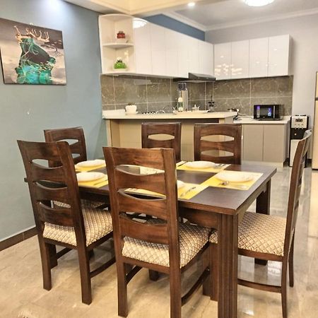 Stayrest Safari Tours New 3 Bedroom Apartments In Kilimani Nairobi With Rooftop Pool Экстерьер фото