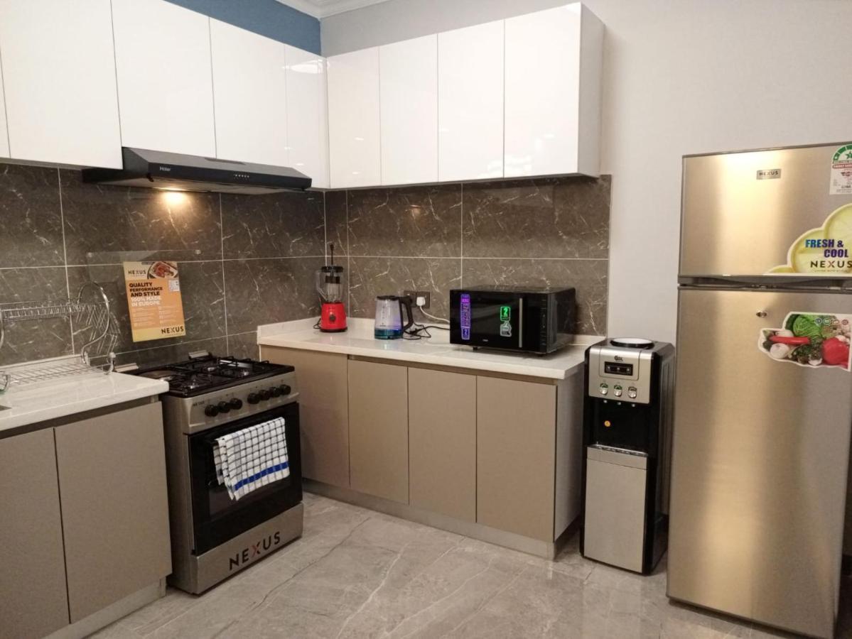Stayrest Safari Tours New 3 Bedroom Apartments In Kilimani Nairobi With Rooftop Pool Экстерьер фото