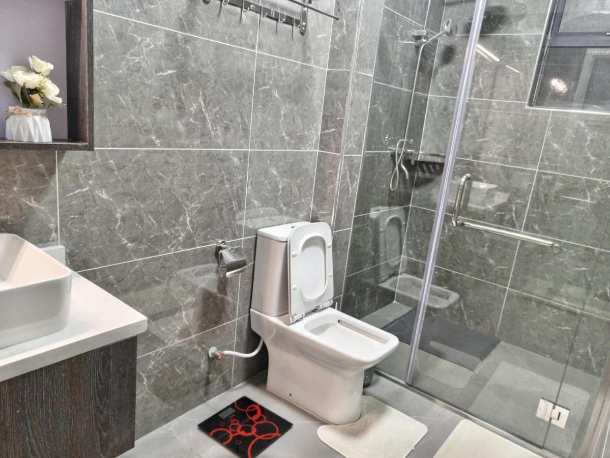 Stayrest Safari Tours New 3 Bedroom Apartments In Kilimani Nairobi With Rooftop Pool Экстерьер фото
