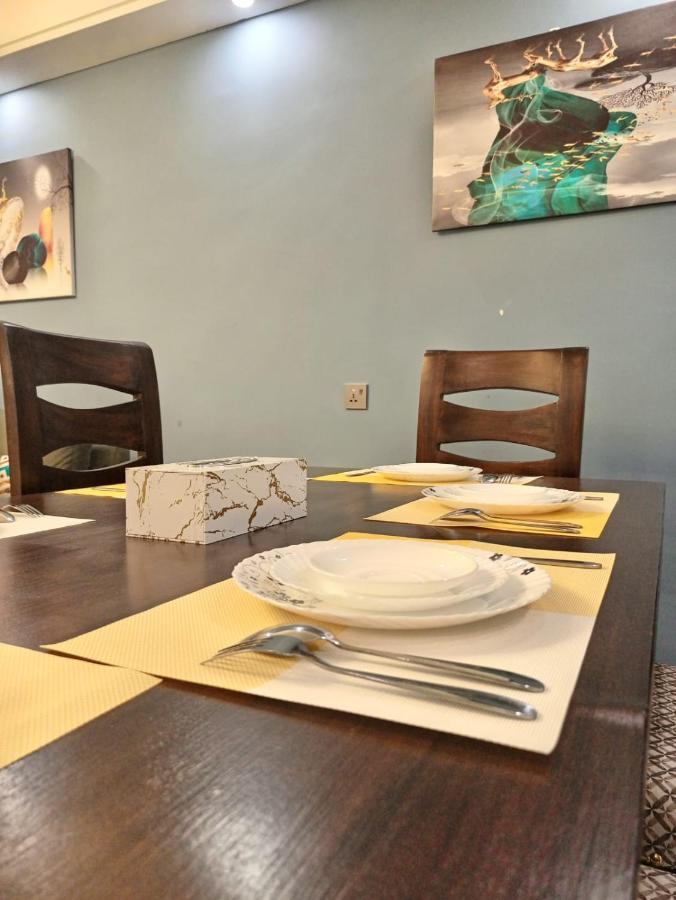 Stayrest Safari Tours New 3 Bedroom Apartments In Kilimani Nairobi With Rooftop Pool Экстерьер фото