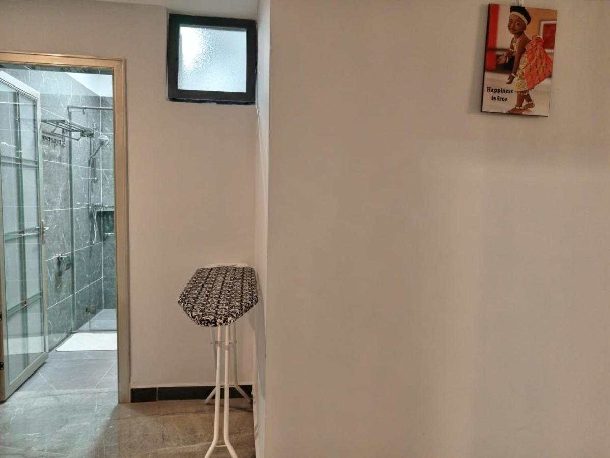 Stayrest Safari Tours New 3 Bedroom Apartments In Kilimani Nairobi With Rooftop Pool Экстерьер фото