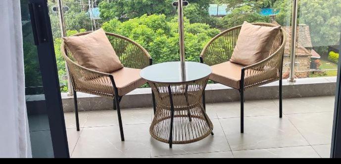 Stayrest Safari Tours New 3 Bedroom Apartments In Kilimani Nairobi With Rooftop Pool Экстерьер фото